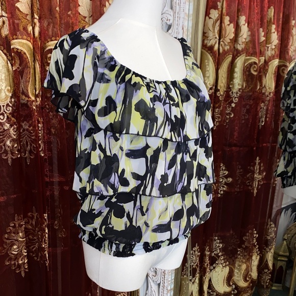 Floral Ruffle Off Shoulder Top - Picture 3 of 17